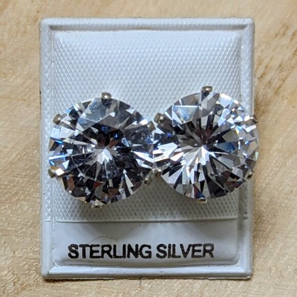 🆕.925 STERLING SILVER ROUND CUBIC ZIRCONIA STUD EARRINGS - UNISEX - Picture 1 of 1